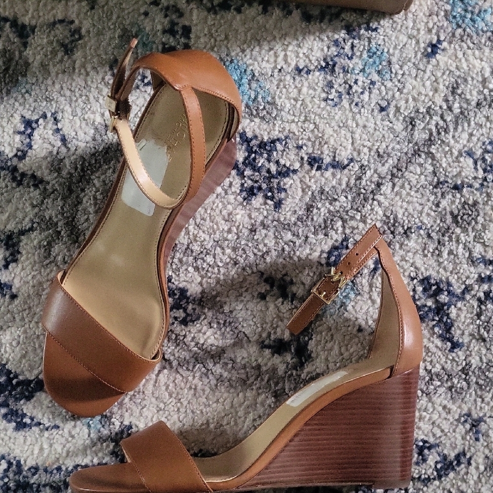 MICHAEL Michael Kors Tan Wedges - Picture 3 of 7